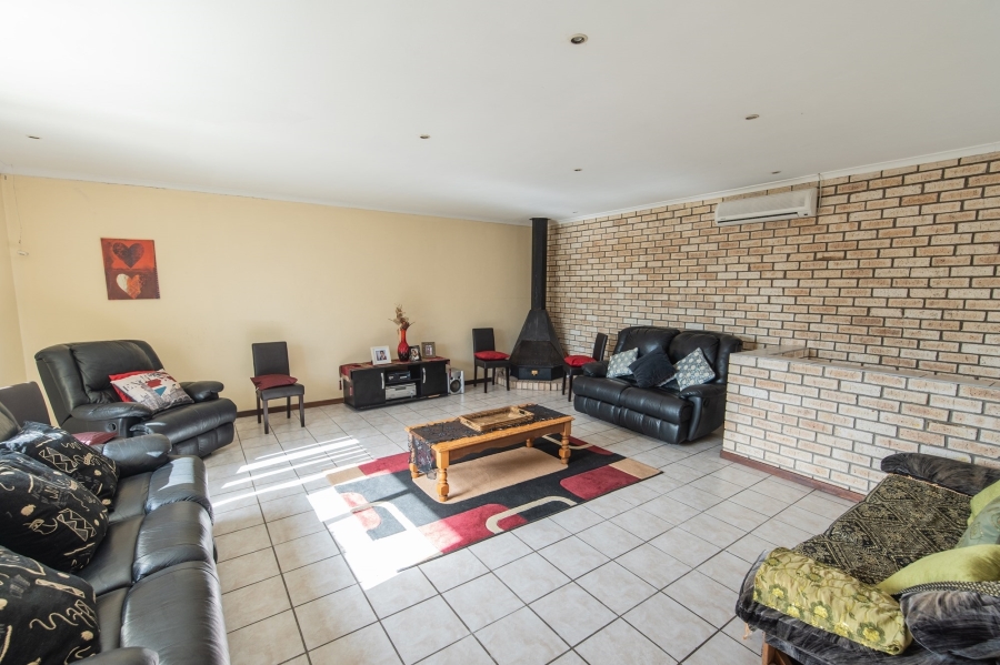 4 Bedroom Property for Sale in Bluewater Bay Eastern Cape